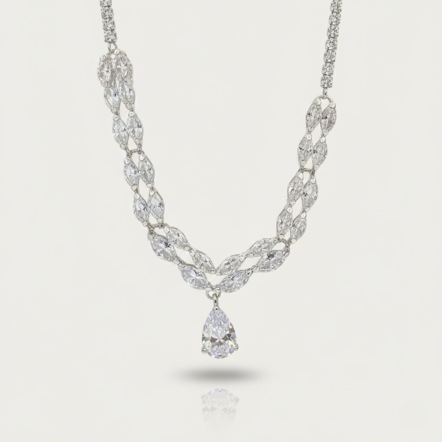 Collar Trenza de Luz Lágrima Radiante en Plata 925