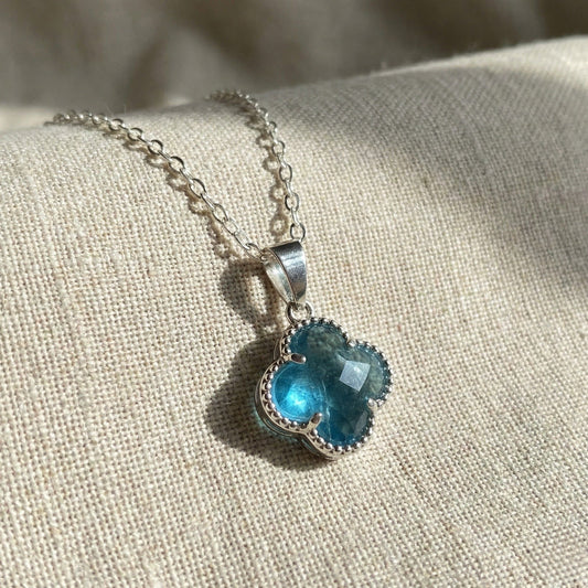 Colgante Trébol Azul en Plata 925 con Cadena – Estilo Van Cleef