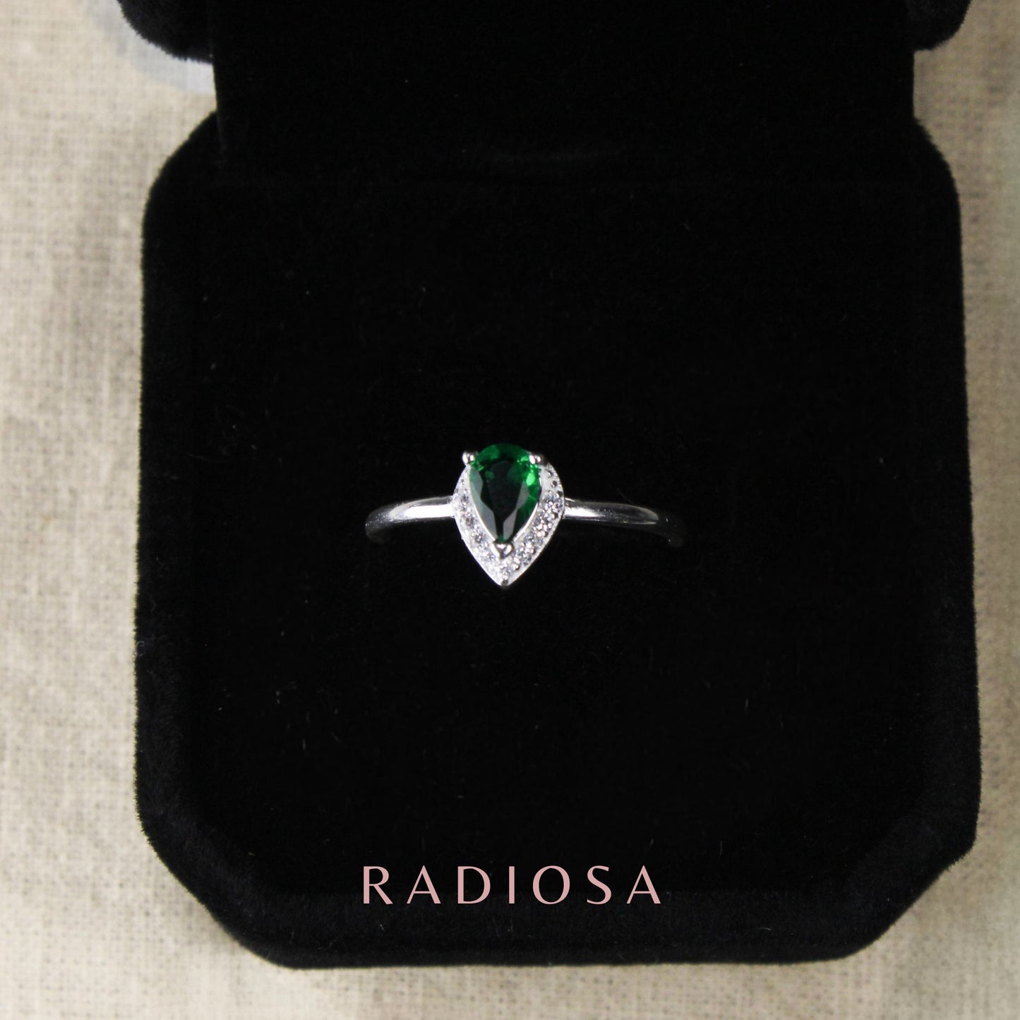 Anillo Lágrima Verde Halo Abrazo en Plata 925