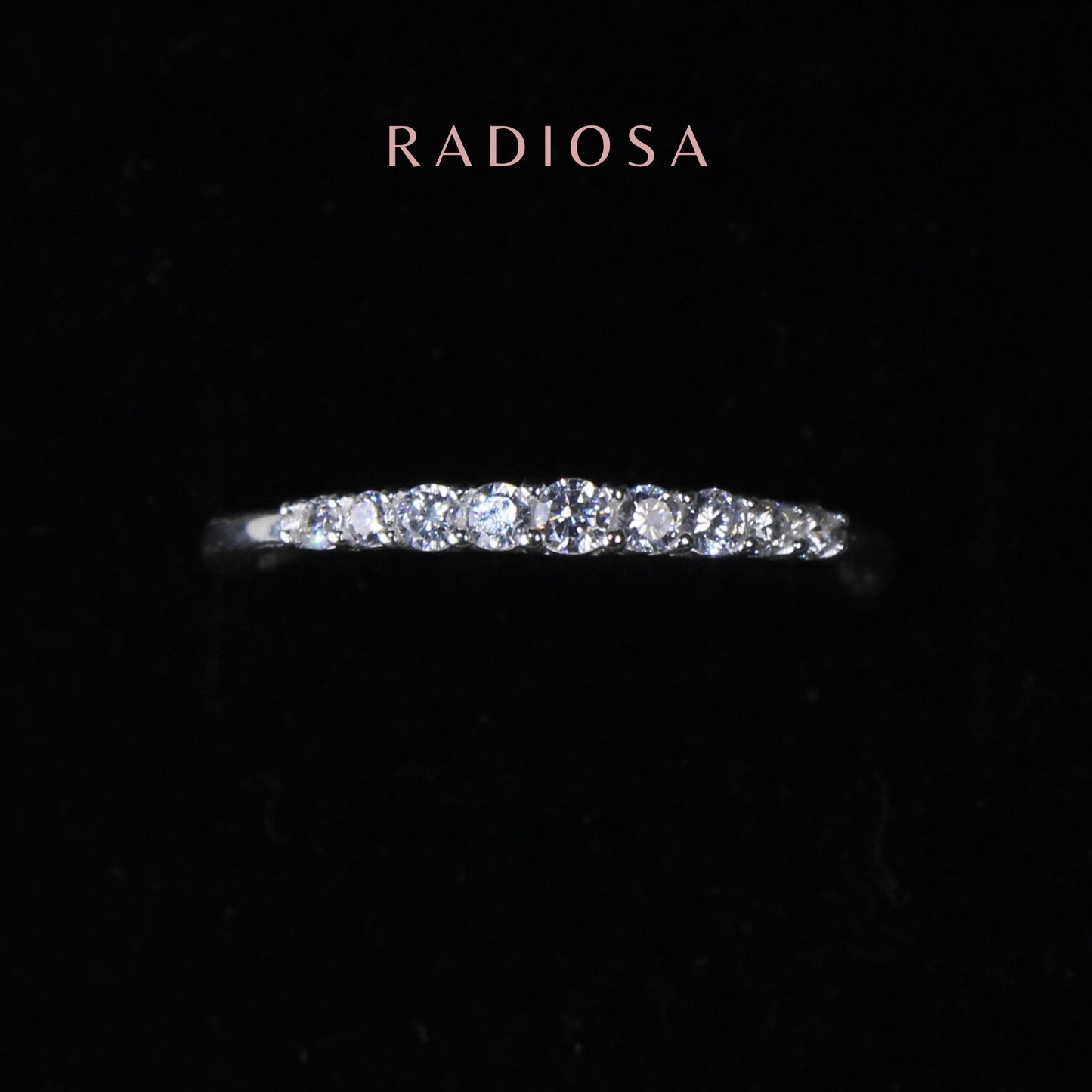 Anillo Susurro Eterno Media Alianza en Plata 925