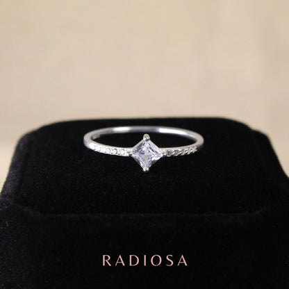 Anillo Estrella Guía Rombo Eterno en Plata 925