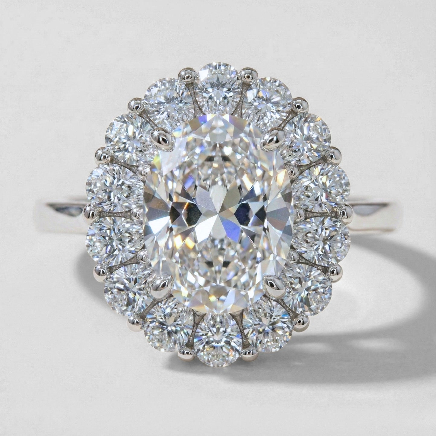 Anillo Halo Eterno Oval Radiante en Plata 925