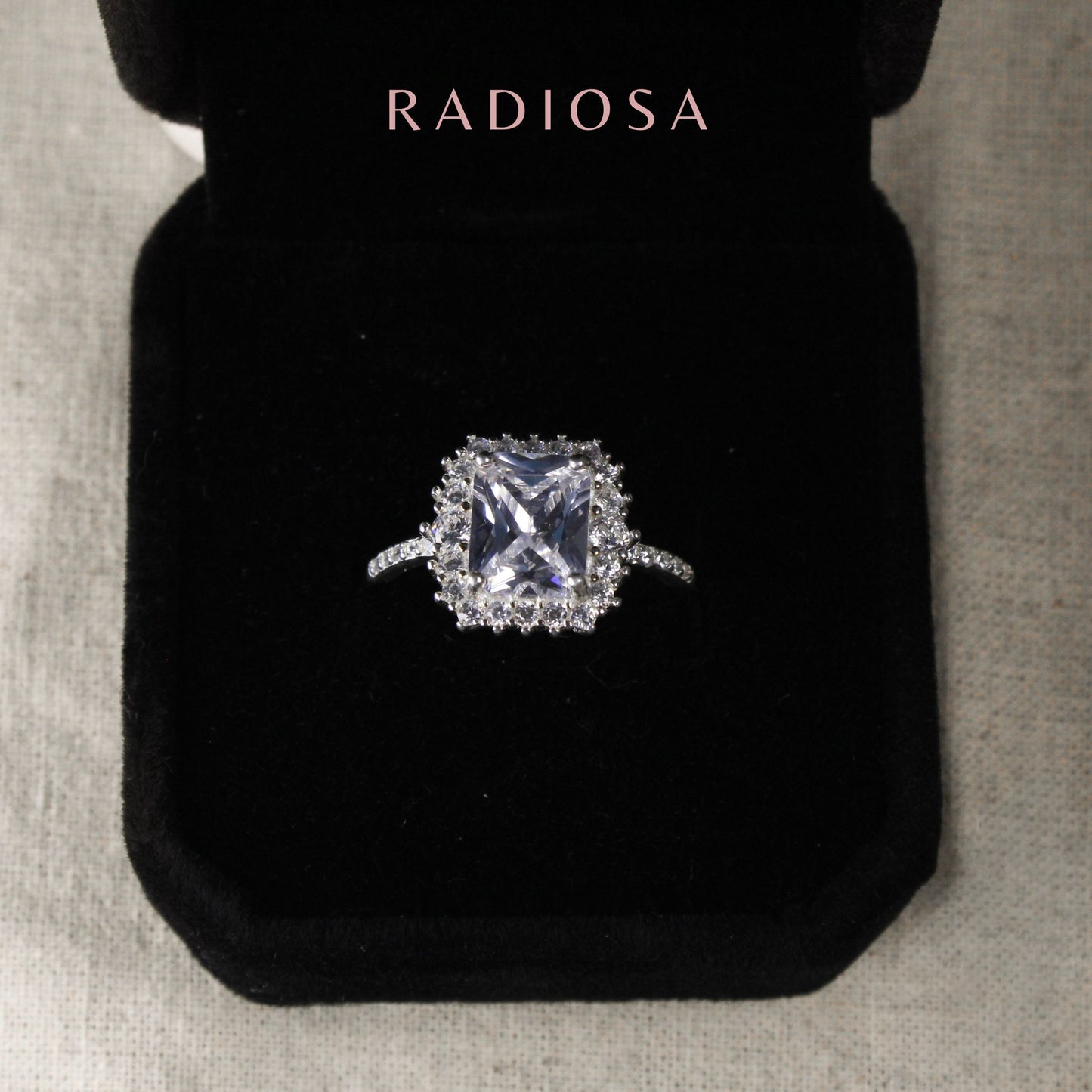 Anillo Halo Eterno Rectangular Portal de Luz en Plata 925