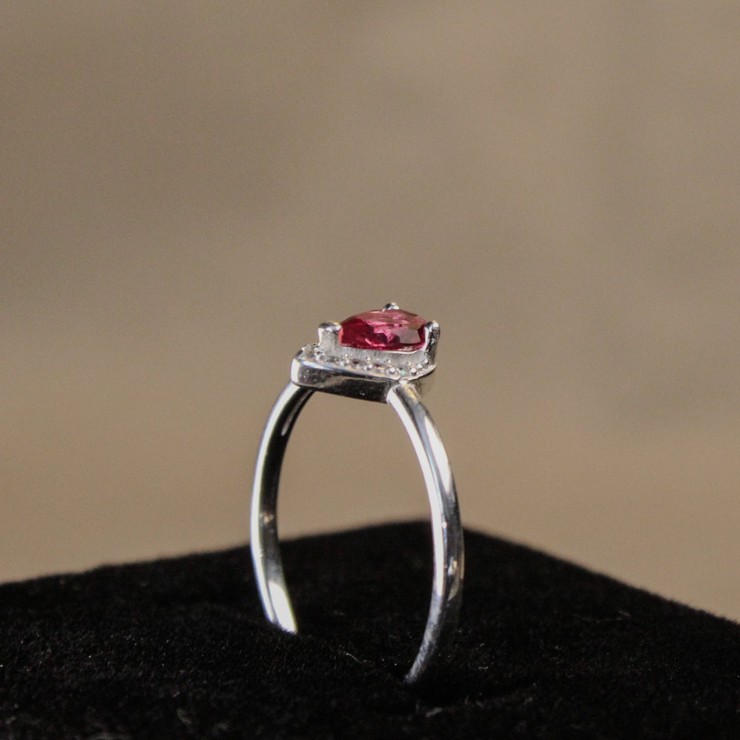 Anillo Lacrima borgogna en Plata 925